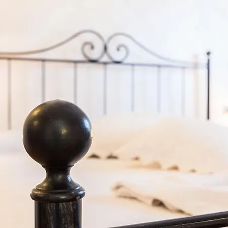 Alisee Bed & Breakfast 5*